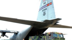 Převoz systému HIMARS letadlem C-130 Hercules (2011)