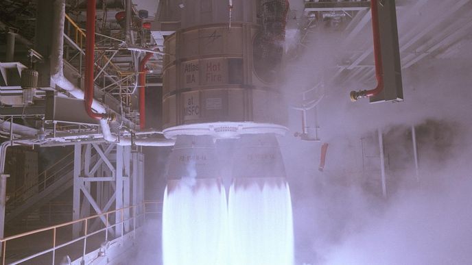 Raketový motor RD-180 při jednom z testů NASA