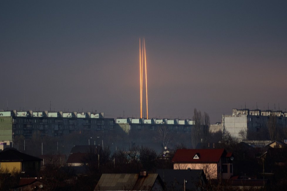 Tři ruské rakety letí na Charkov (9. 3. 2023).