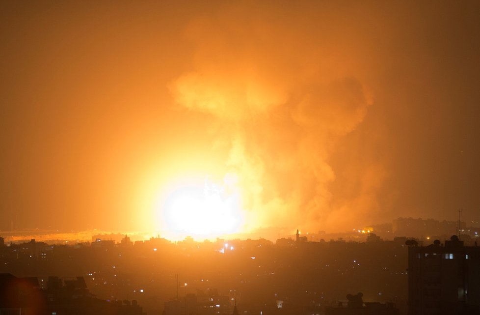 Na území Izraele bylo od středečního večera vypáleno přes 150 raket z palestinského Pásma Gazy, část z nich zachytil protiraketový systém Iron Dome (Železná kupole).