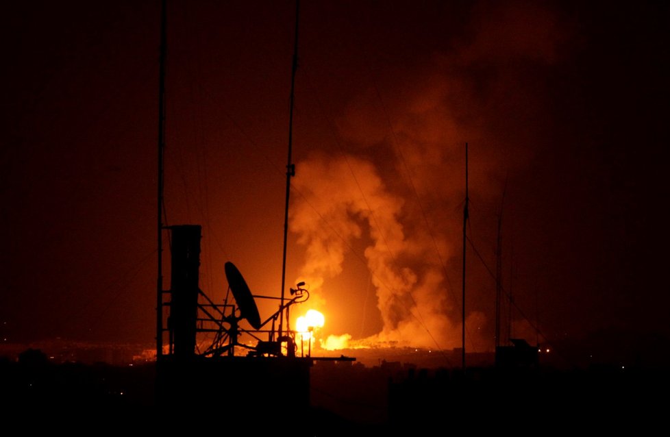 Na území Izraele bylo od středečního večera vypáleno přes 150 raket z palestinského Pásma Gazy, část z nich zachytil protiraketový systém Iron Dome (Železná kupole).