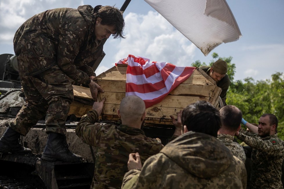 Rakev s americkým vojákem Nicholasem Maimerem, který zemřel na Ukrajině (26.5.2023).