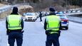 Rakouská policie kontroluje vjezd do jedné z izolovaných oblastí