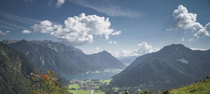 Výhled na tyrolské jezero Achensee