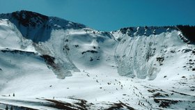 V rakouských Alpách se utrhla lavina, (ilustrační foto).