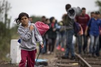 „Ne, ne, 1,5 milionu běženců letos nečekáme.“ Německá vláda tlumí poplach
