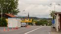 Dočasné kontrolní stanoviště na česko-rakouských hranicích v Dolním Dvořišti krátce poté, co jej 5. června 2020 opustili policisté a vojáci. Od 12:00 téhož dne Česká republika zcela uvolnila cestování mezi oběma státy, Rakousko tak učinilo o den dříve.