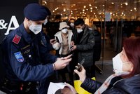 Návrat do života před covidem. Téměř všechny restrikce v březnu zruší Rakousko i Slovensko
