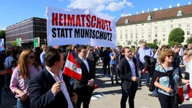 Ve Vídni se demonstruje proti opatřením rakouské vlády. (20. 5. 2020)