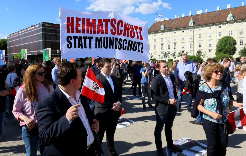 Ve Vídni se demonstruje proti opatřením rakouské vlády. (20. 5. 2020)