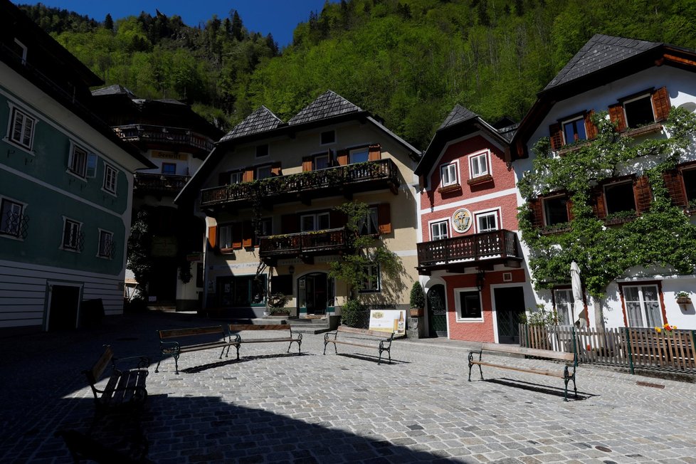 Rakouská vesnička Hallstatt se připravuje na návrat turistů po pandemii koronaviru.