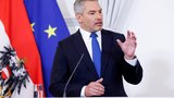 Češi řeší méně možností platit kartou. Rakousko zahrne právo platit v hotovosti do ústavy?