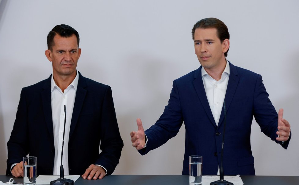 Rakouský kancléř Sebastian Kurz a ministr zdravotnictví Wolfgang Mückstein na tiskové konferenci (8. 9. 2021)