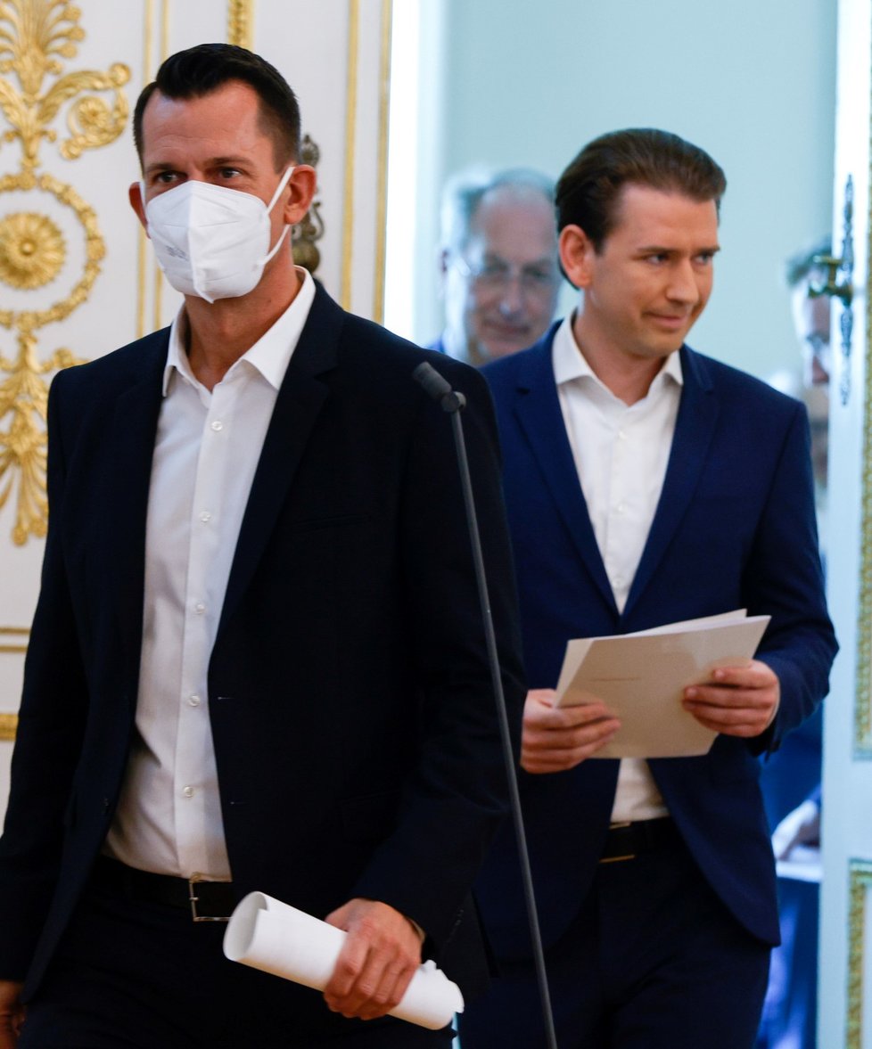 Rakouský kancléř Sebastian Kurz a ministr zdravotnictví Wolfgang Mückstein na tiskové konferenci (8. 9. 2021)