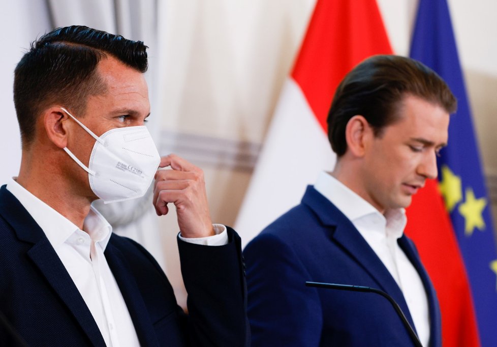 Rakouský kancléř Sebastian Kurz a ministr zdravotnictví Wolfgang Mückstein na tiskové konferenci (8. 9. 2021)