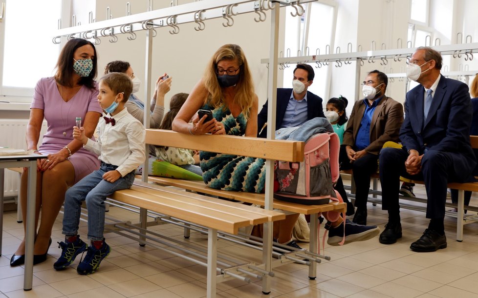 Rakouští prvňáčci jdou poprvé v tomto školním roce do školy (6. 9. 2021)