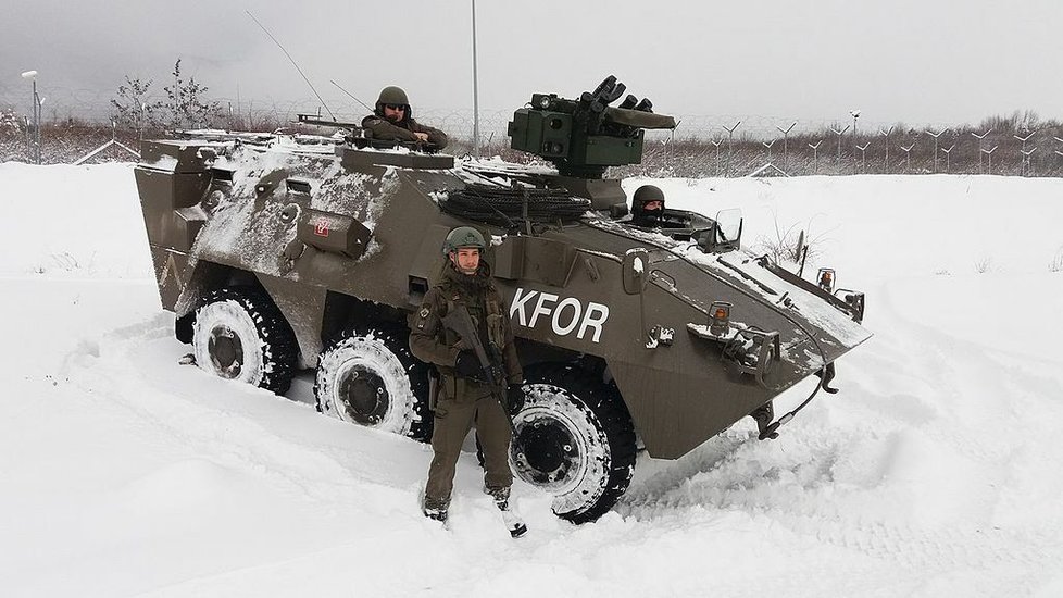 Pandur rakouské armády na kosovské misi KFOR.