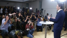 Ministr zahraničí Sebastian Kurz povede rakouské lidovce a volá po předčasných volbách.