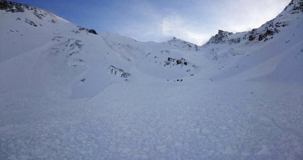 Lavina v Tyrolsku zasypala 17 lyžařů z Česka, 5 jich zemřelo