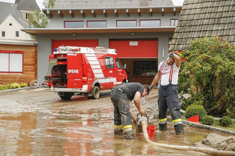 V Rakousku řádily lijáky. Oblast Grossarltalu postihly i kroupy, sesuvy půdy a laviny bahna