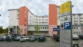 Nemocnice v Amstettenu, kde leží Kerstin (19). Je na tom velmi špatně, bojuje o život.