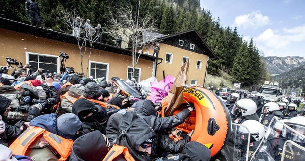 Migrační tlak na Česko se zvýší, varuje vědec. Kvůli rakouským opatřením