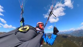 Střet paraglidistky Sabriny s letadlem v Rakousku