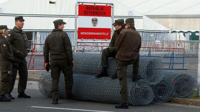 Stavba plotu na slovinsko-rakouské hranici