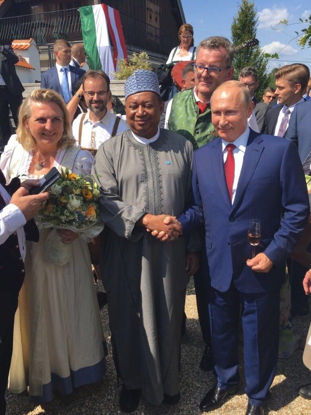 Na svatbu rakouské ministryně zahraničí Karin Kneisslové přijel i Vladimir Putin.