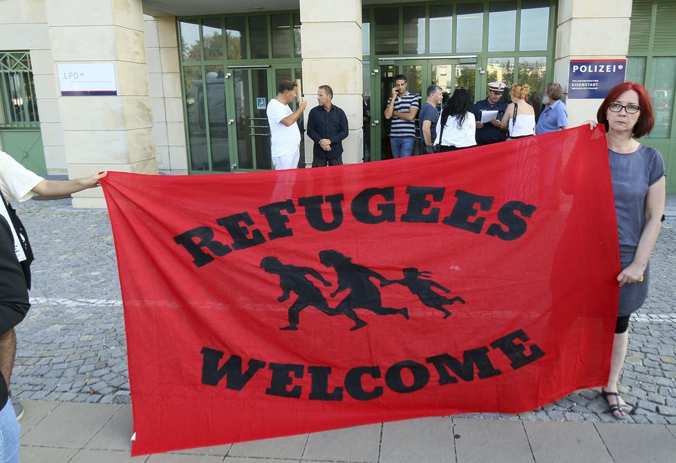 Tragédie vyvolala v Rakousku vlnu solidarity s uprchlíky.