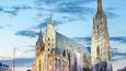 Dóm sv. Štěpána ve Vídni má zvonici vysokou 136,5 metrů. Oproti předchozím kostelům má však jinou přednost. Jeho věž byla dokončena už v roce 1433, a to jí rozhodně dodává na majestátnosti. Za obdiv stojí i kostel jako celek. Během dějin byl základní románský kostel rozšiřován a díky tomu můžeme dnes sledovat jeho stavební vývoj.