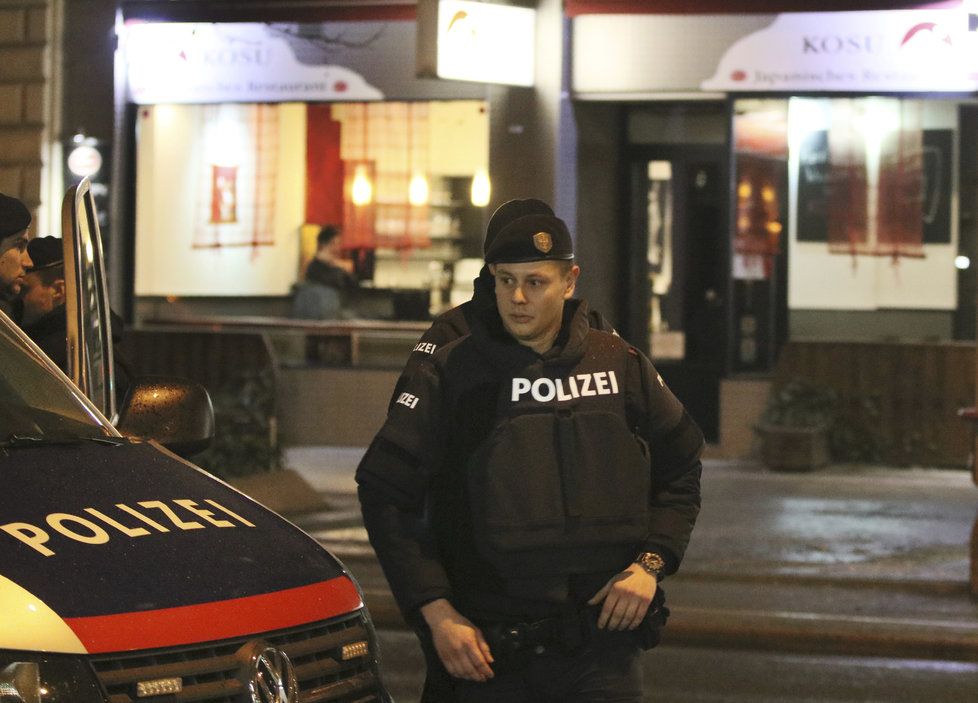 Útočník ve středu v centru Vídně pobodal několik lidí.