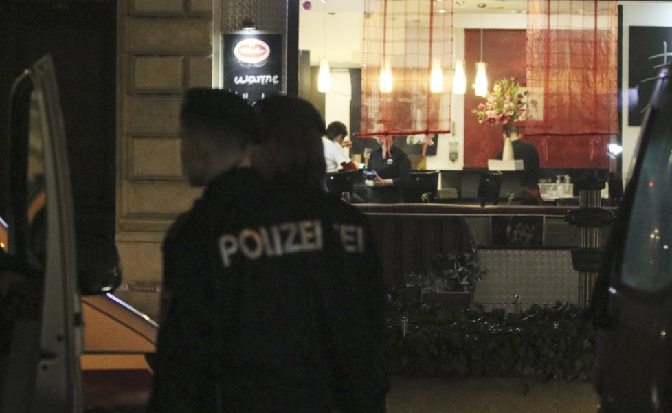 Útočník ve středu v centru Vídně pobodal několik lidí.