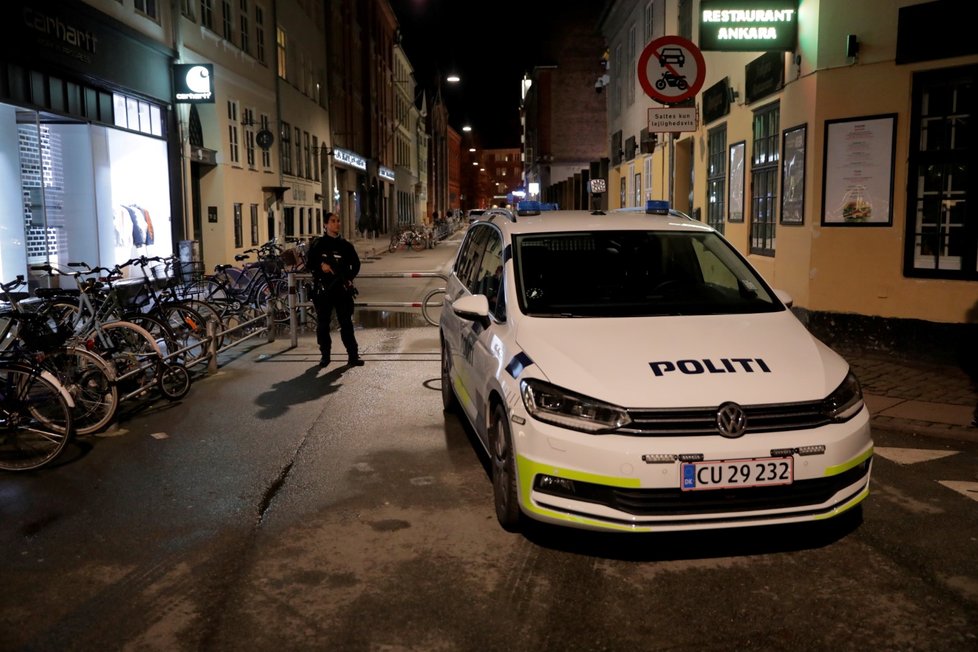 Policie pročesává po teroristickém útoku centrum Vídně.