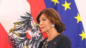 Rakousko má přechodnou vládu nestraníků, z poloviny ženskou (3. 6. 2019)