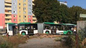 Srážka vlaku s linkovým autobusem v Rakousku: Zemřel jeden člověk (18. 9. 2018).