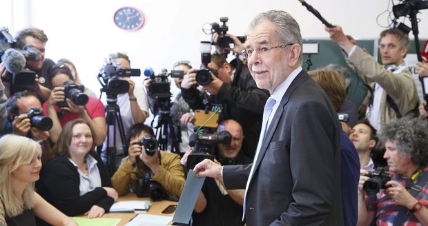 Rakousko dovolilo: Protiuprchlická rétorika nezabrala, vyhrál kandidát Zelených