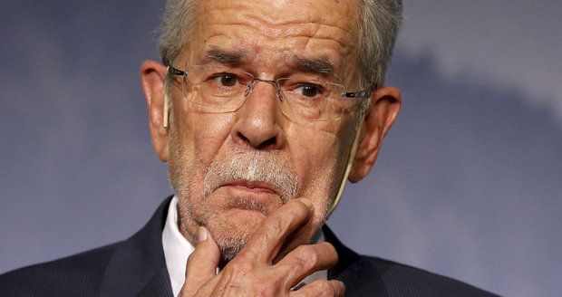 Van der Bellen bude novým prezidentem Rakouska. Hofer kapituloval