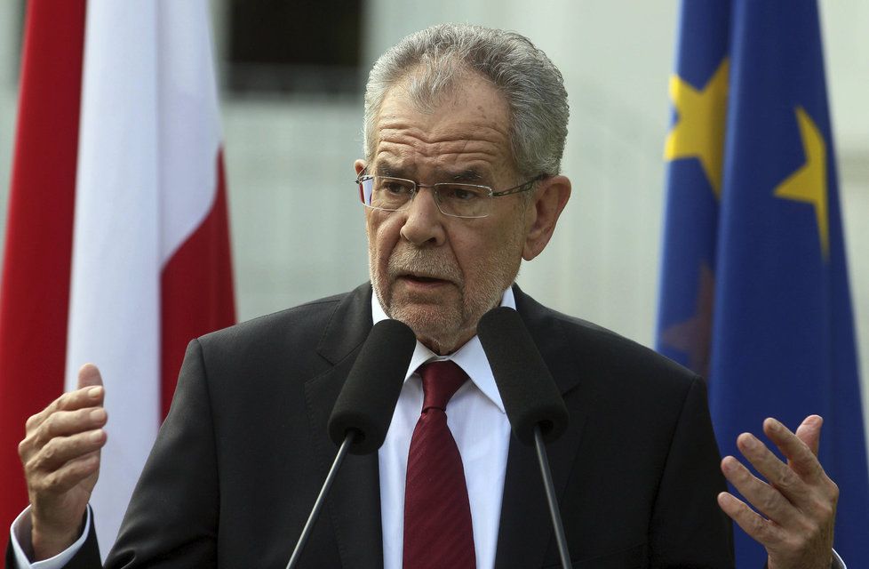 Zfalšované rakouské volby? Van der Bellen „zázračně“ porazil Hofera.