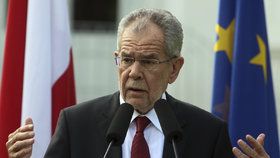 Zfalšované rakouské volby? Van der Bellen „zázračně“ porazil Hofera.