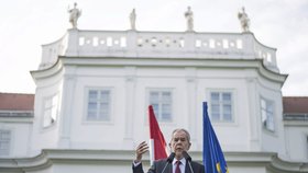 Zfalšované rakouské volby? Van der Bellen „zázračně“ porazil Hofera.