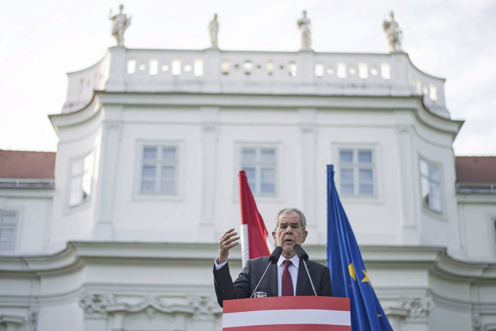 Zfalšované rakouské volby? Van der Bellen „zázračně“ porazil Hofera.