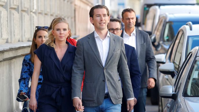 „Zázračné dítě“ Kurz míří zpátky do kancléřského křesla. Volby v Rakousku ovládli lidovci (29. 9. 2019)