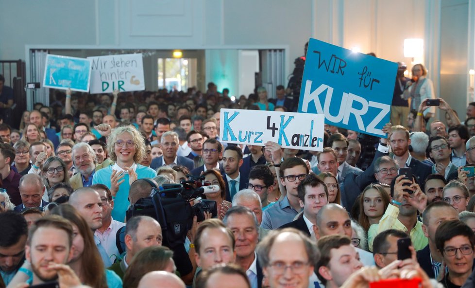 „Zázračné dítě“ Kurz míří zpátky do kancléřského křesla. Volby v Rakousku ovládli lidovci (29. 9. 2019)