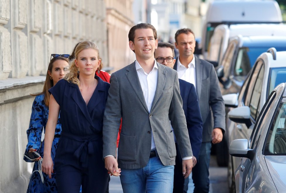 „Zázračné dítě“ Kurz míří zpátky do kancléřského křesla. Volby v Rakousku ovládli lidovci (29. 9. 2019)