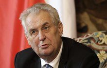 Zeman po dovolené: Musel jet výtahem pro invalidy! 