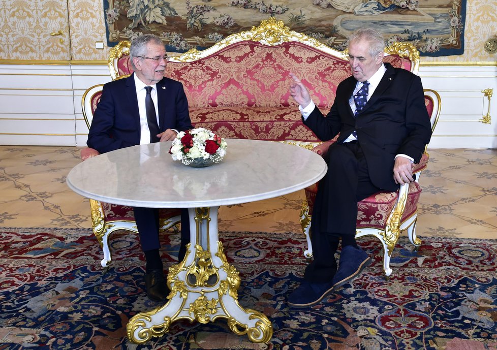 Prezident Miloš Zeman přijal 27. června na Pražském hradě rakouského prezidenta Alexandera Van der Bellena.