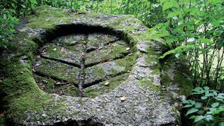 Tajemný kámen s vůní kolomazi najdeme poblíž rakouského městečka Pregarten