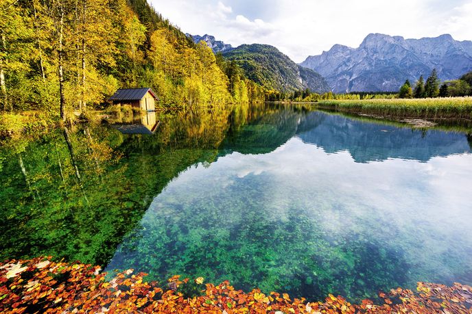 Jezero Almsee v podzimním kabátě Jezero Almsee v podzimním kabátě