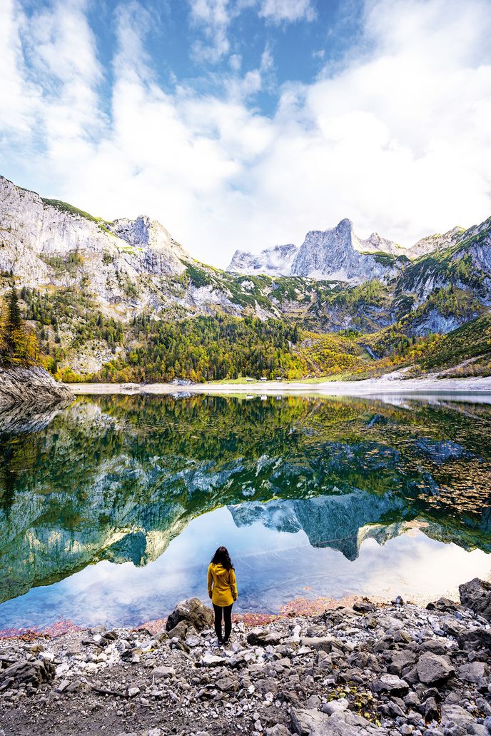 Magické jezero Hinterer Gosausee na severním úpatí hory Dachstein Magické jezero Hinterer Gosausee na severním úpatí hory Dachstein